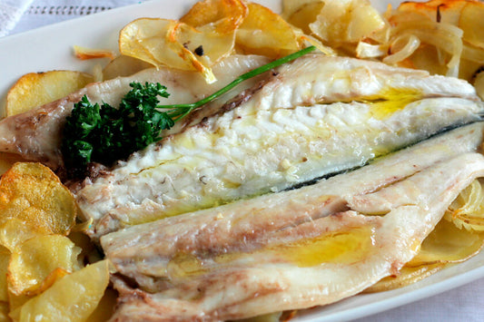 Lobina Rayada al Horno con Limón, Ajo y Perejil
