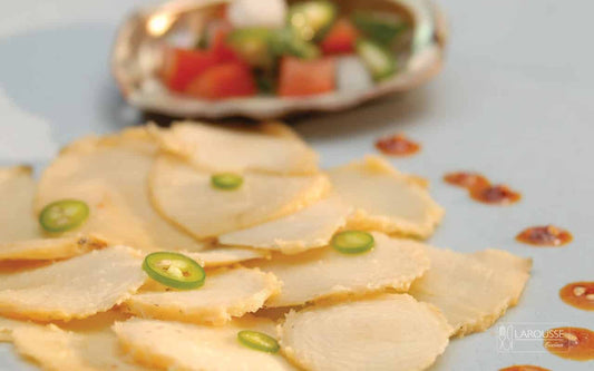 Abulon frio en rebanadas con salsa ponzu