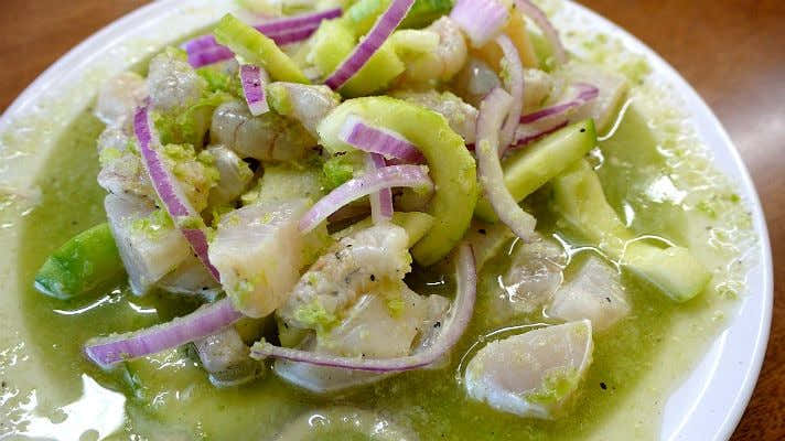 Aguachile verde de callo de hacha y camaron