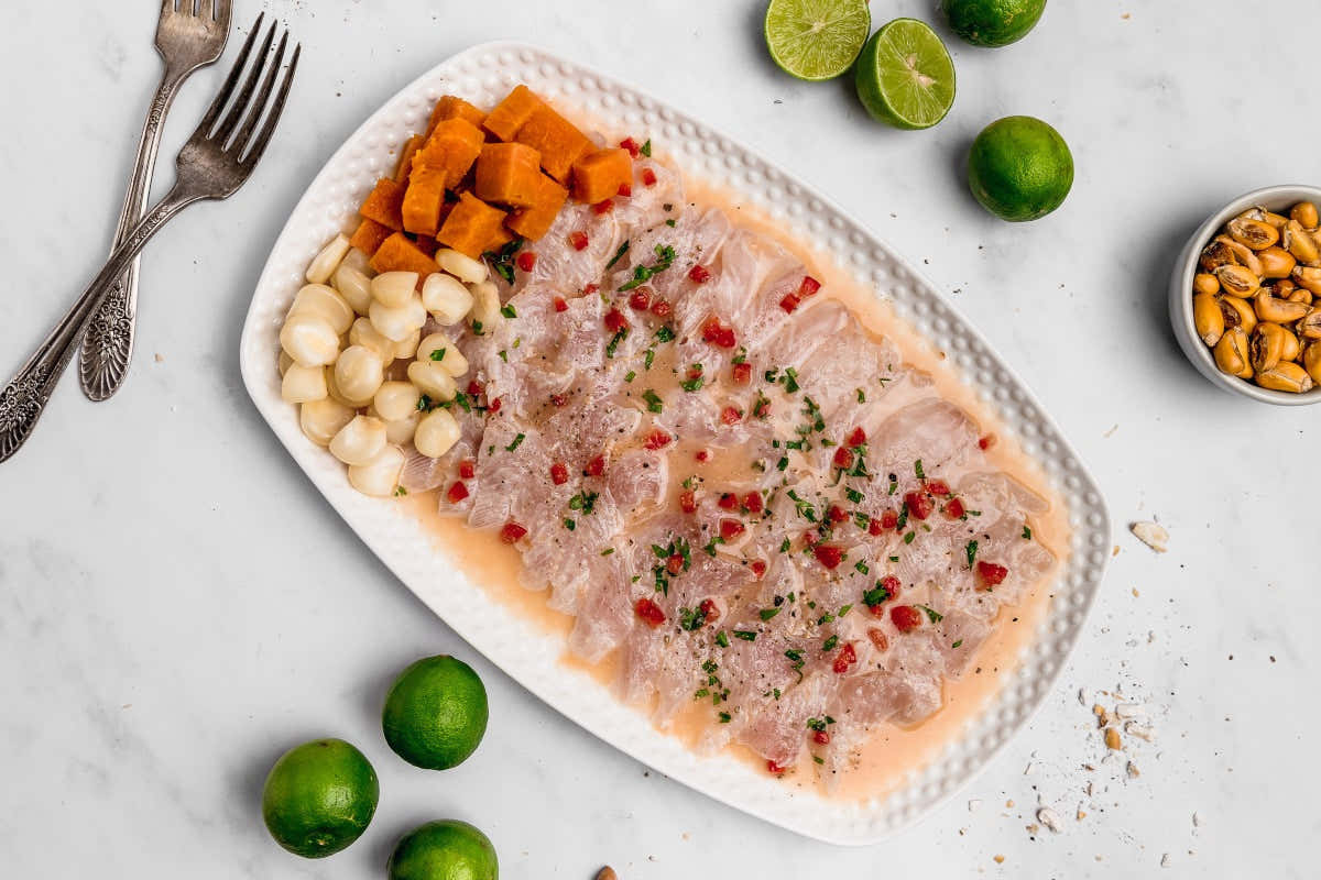 Tiradito de callo de hacha con leche de tigre
