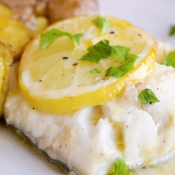 Totoaba al horno con limon y ajo