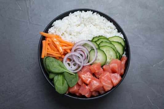 Bowl de salmon con arroz y verduras
